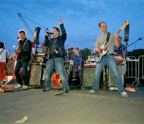 Streetkings auf der Bühne - Rocken den Dortmunder Hafen