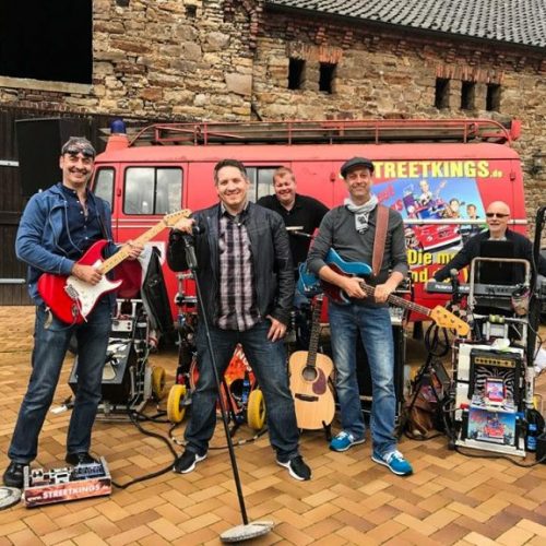 Streetkings Mit Feuerwehrwagen und die Buehne steht