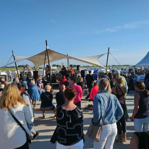 Die Streetkings füllen die Eventlokation bei dem Eröffnungsevent bei "Das Deck"